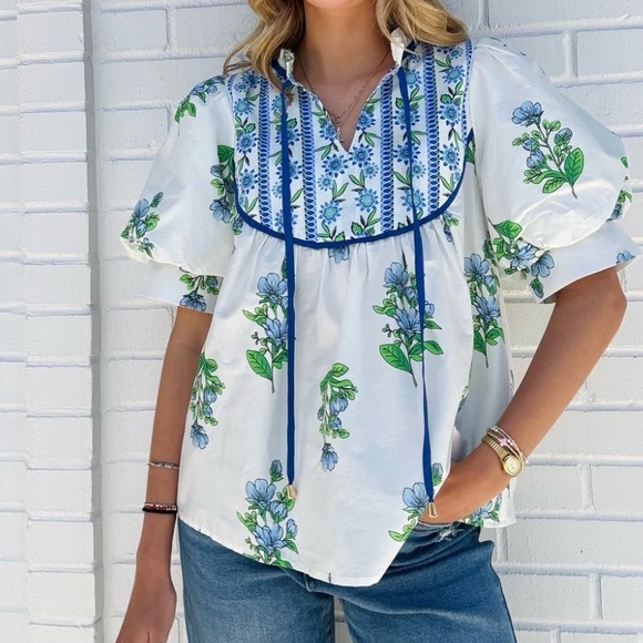 Entro White and Blue Floral Blouse NWT - Picture 4 of 8